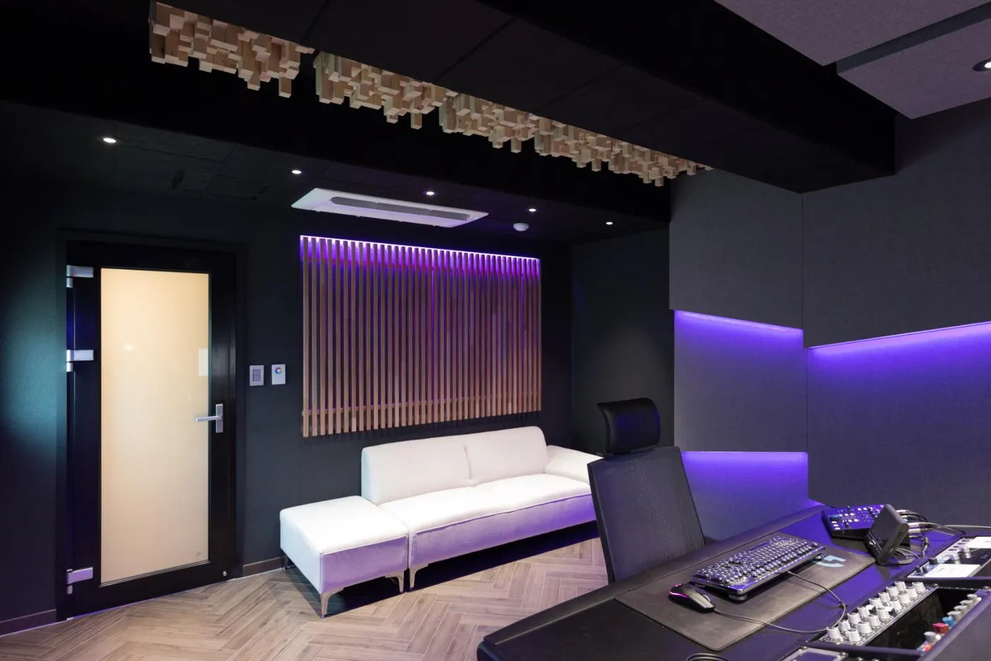 SORIGIO soundproof door installation 3