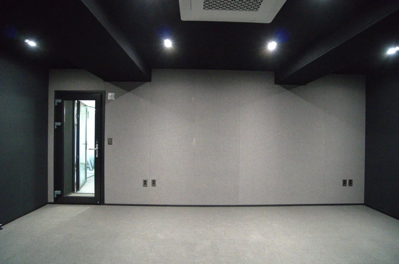 SORIGIO soundproof door installation 9