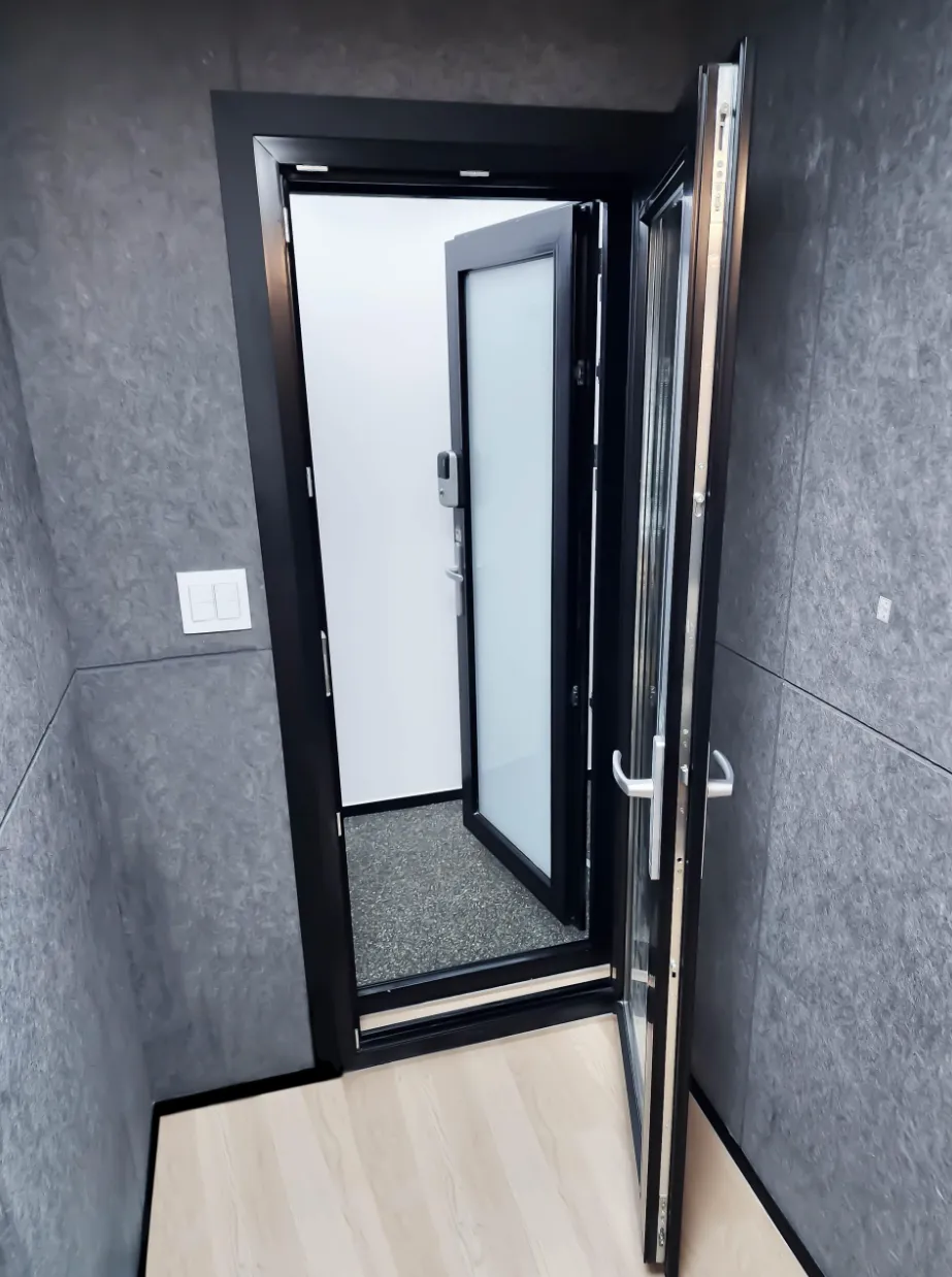 SORIGIO soundproof door installation 10